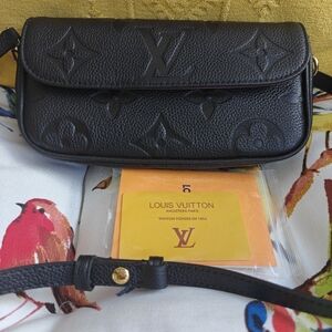 Gorgeous LV Monogram Fashion Crossbody Bag. New.